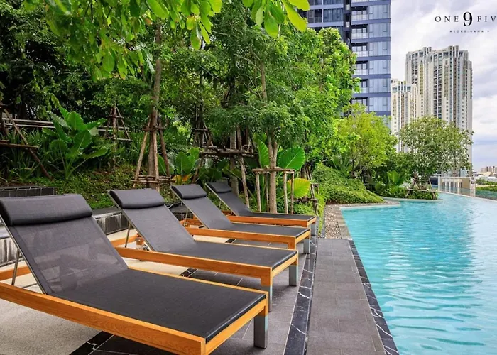 53fl Skyview With King Bed Pool And Gym Mrt200m * Bangkok