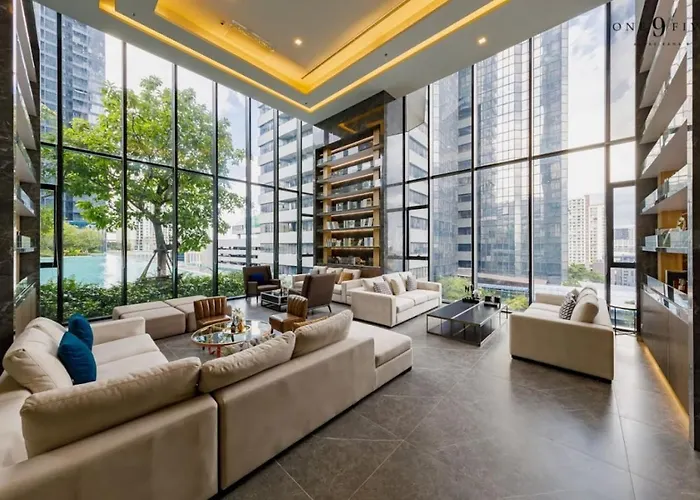 53fl Skyview With King Bed Pool And Gym Mrt200m