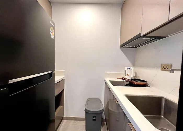 Apartment 53fl Skyview With King Bed Pool And Gym Mrt200m